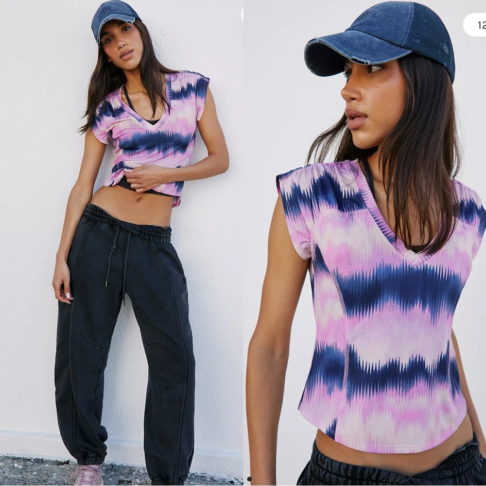 🩷FIRM PRICE🩷Fp movement North Tee printed